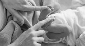 bambini-prematuri-come-vestirli
