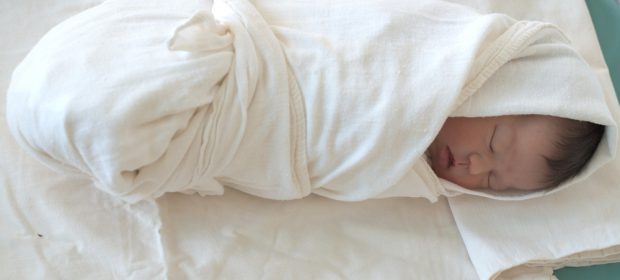fasciare-il-neonato-perche