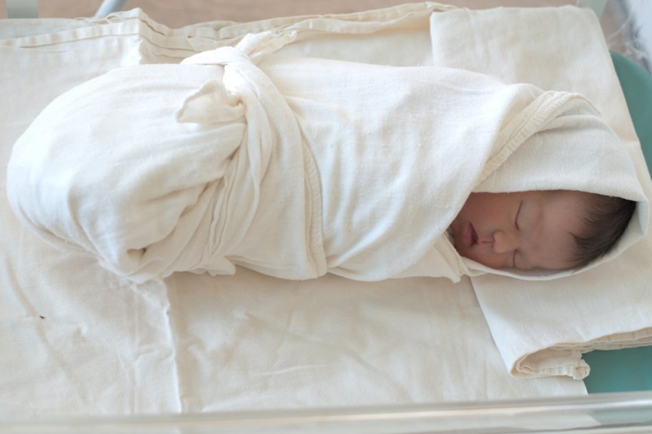 fasciare-il-neonato-perche