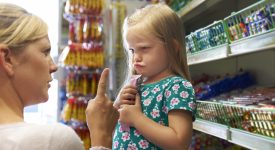 mamma-dice-al-figlio-sei-una-seccatura
