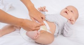 cambio-pannolino-come-lavare-neonato-evitando-eritemi