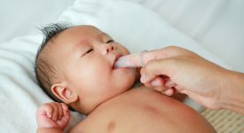 come-pulire-lingua-neonato
