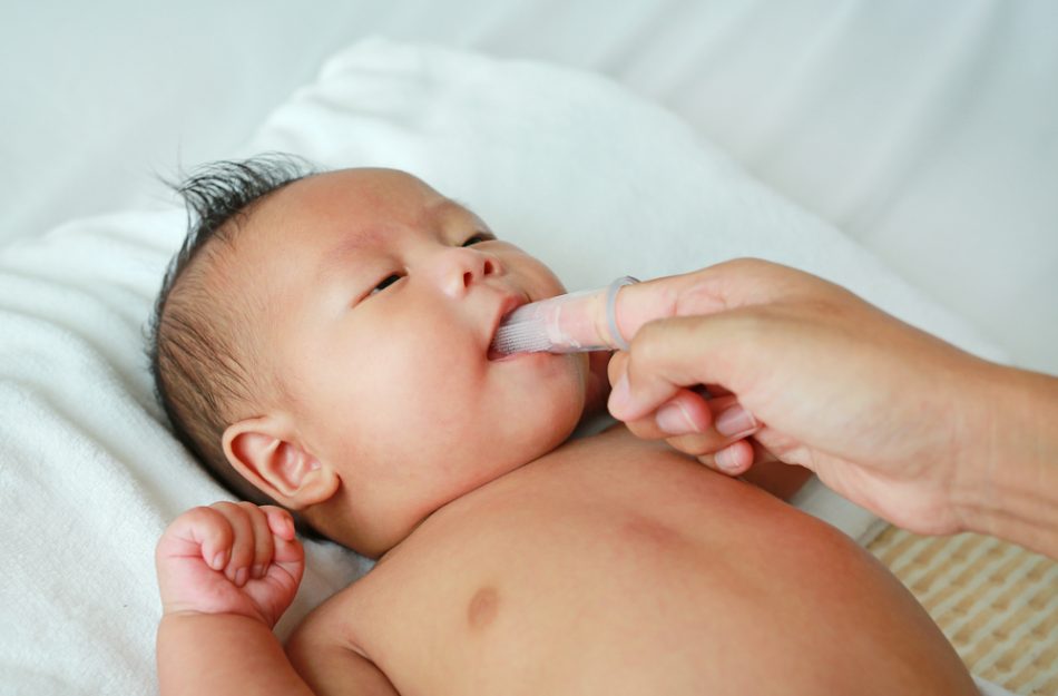 come-pulire-lingua-neonato