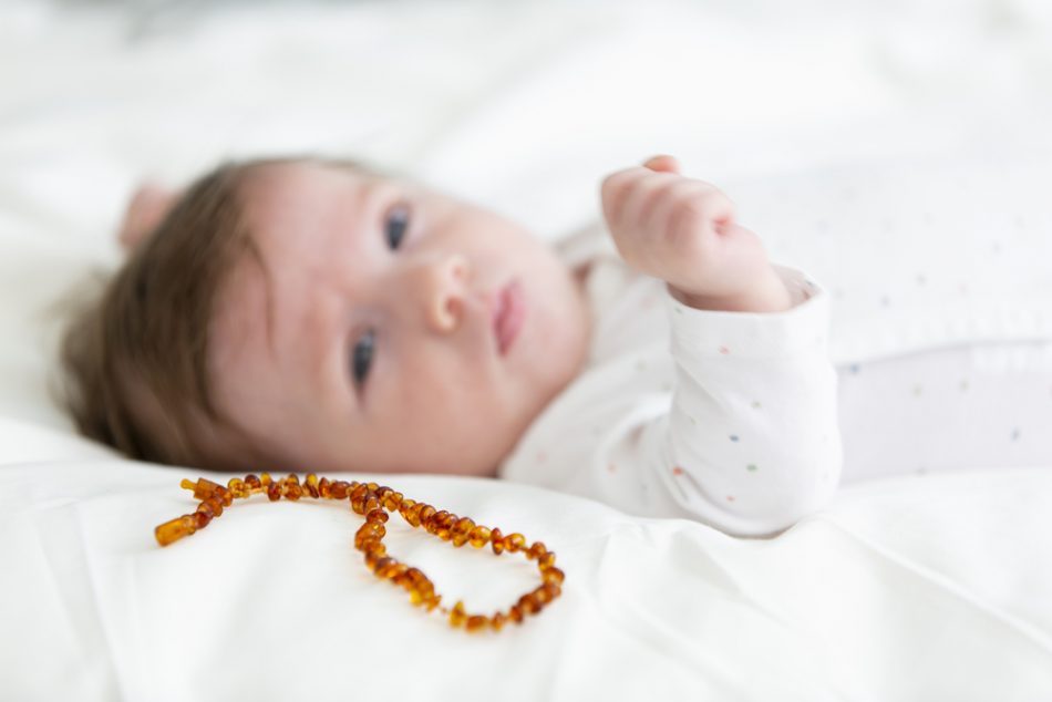 collane-dambra-fanno-bene-o-male-ai-bambini