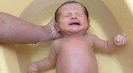 salerno-neonato-ustionato-mentre-fa-il-bagnetto