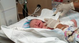 in-cina-un-neonato-perde-una-gamba-a-causa-di-un-phon-lasciato-acceso