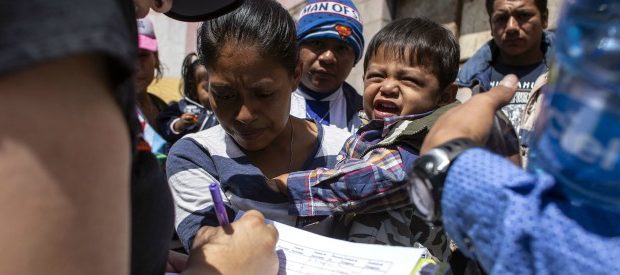 le-grida-dei-bambini-migranti-separati-dai-genitori