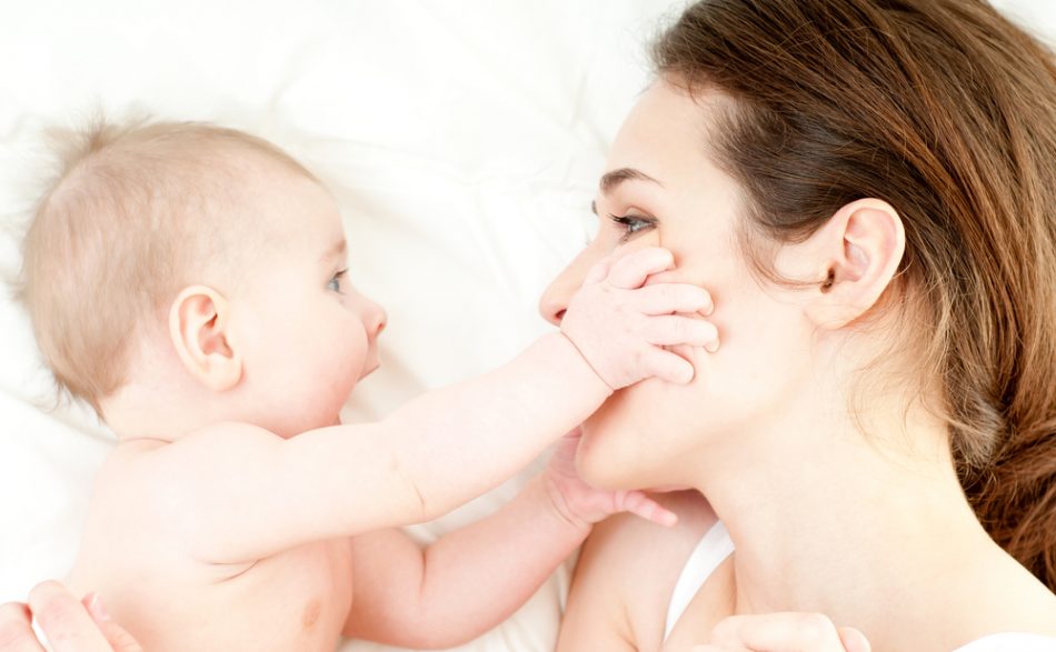 importanza-del-legame-madre-figlio-ecco-come-stimola-la-produzione-di-serotonina-nel-cervello