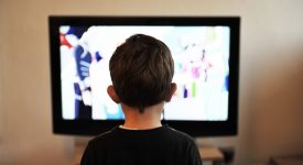 allarme-i-bambini-guardano-la-tv-gia-a-18-mesi