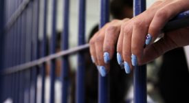 rebibbia-detenuta-lancia-i-figli-giu-dalle-scale