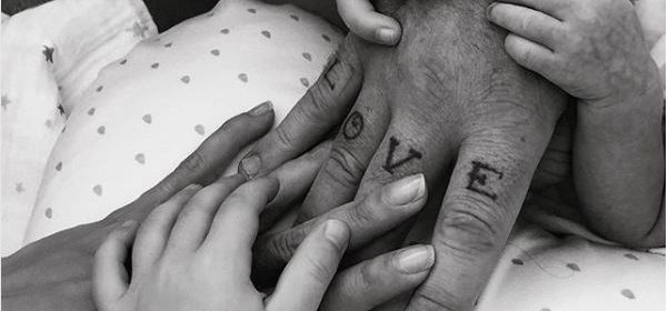 robbie-williams-papa-per-la-terva-volta-la-bimba-e-nata-da-una-madre-surrogata