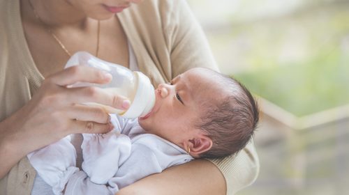 neonati-arrestati-pediatri-in-quattro-regioni-inducevano-le-mamme-alluso-del-latte-in-polvere