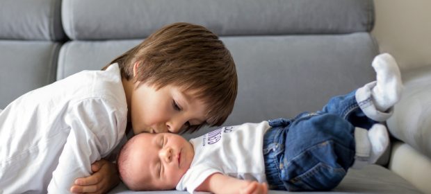 fratelli-e-gelosie-come-evitarle-con-bebe
