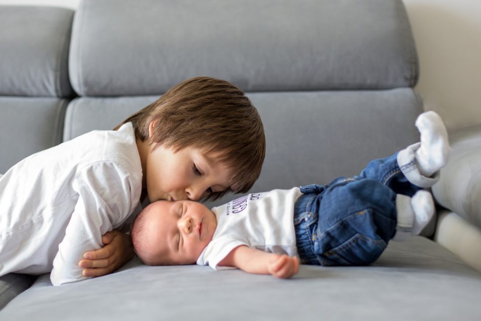 fratelli-e-gelosie-come-evitarle-con-bebe