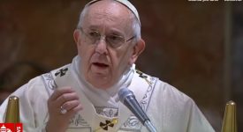 l-papa-battezza-27-bambini-il-messaggio-ai-genitori
