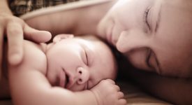 neonati-la-carezza-della-mamma-e-meglio-degli-antidolorifici