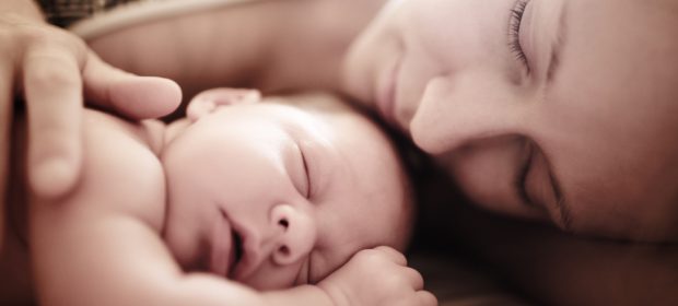 neonati-la-carezza-della-mamma-e-meglio-degli-antidolorifici
