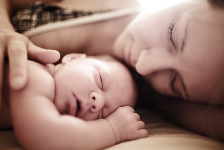 neonati-la-carezza-della-mamma-e-meglio-degli-antidolorifici