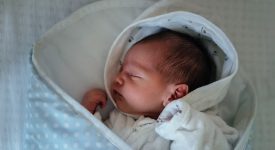 come-evitare-neonato-si-scopra-mentre-dorme