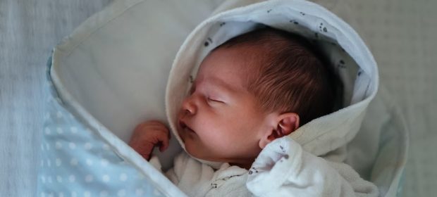 come-evitare-neonato-si-scopra-mentre-dorme