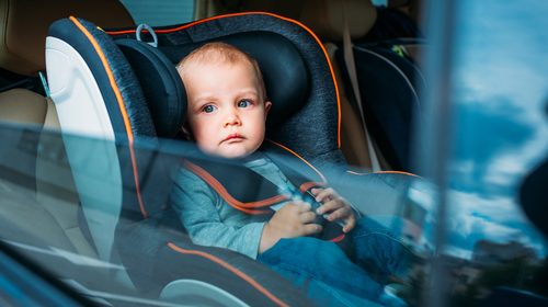 seggiolini-gli-indumenti-imbottiti-ostacolano-la-protezione-in-auto