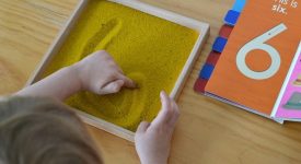 giochi-montessori-la-lavagna-di-sabbia