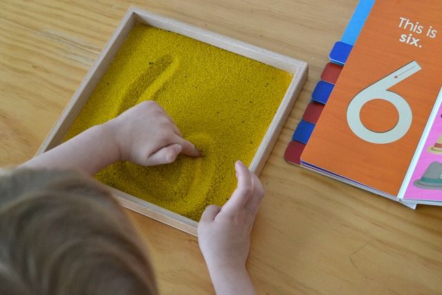giochi-montessori-la-lavagna-di-sabbia