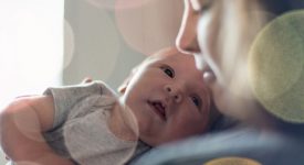i-neonati-sanno-gia-riconoscere-i-volti-una-scoperta-che-aiutera-la-diagnosi-di-autismo