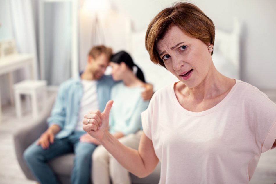 quando-la-suocera-vuole-mettere-il-naso-nelleducazione-dei-figli