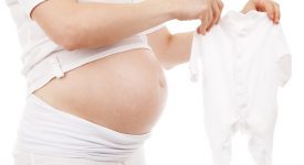 partorisce-due-gemelli-ad-un-mese-dal-parto-del-primo-figlio
