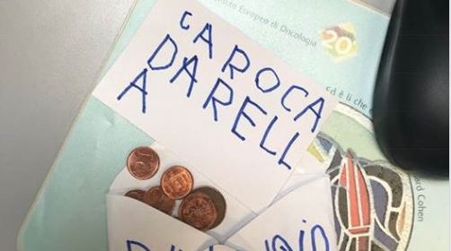 bimbo-di-cinque-anni-dona-tutti-i-suoi-risparmi-al-medico-che-ha-salvato-la-mamma-dal-cancro