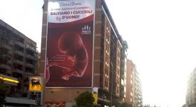 aborto-il-manifesto-di-roma-e-la-legge-in-alabama-scoppia-la-polemica