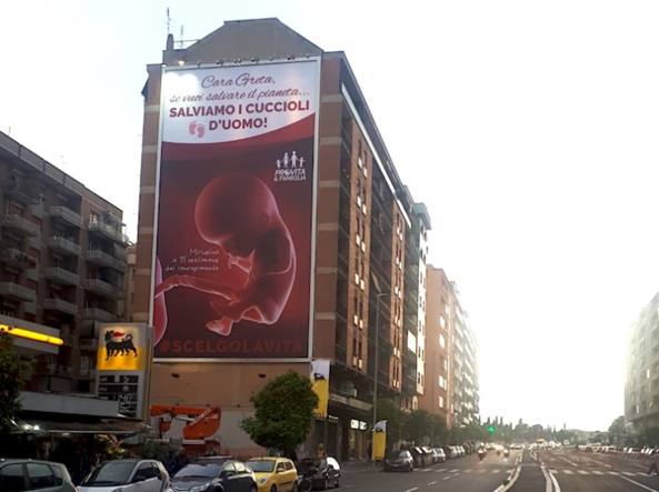 aborto-il-manifesto-di-roma-e-la-legge-in-alabama-scoppia-la-polemica