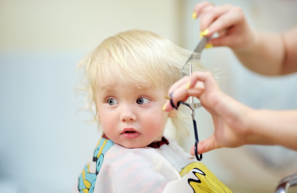 primo-taglio-di-capelli-al-neonato-informazioni