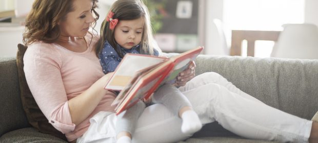 leggere-sempre-lo-stesso-libro-al-proprio-figlio-lo-rende-piu-intelligente-lo-dice-la-scienza