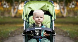 a-che-eta-i-bambini-italiani-abbandonano-il-passeggino