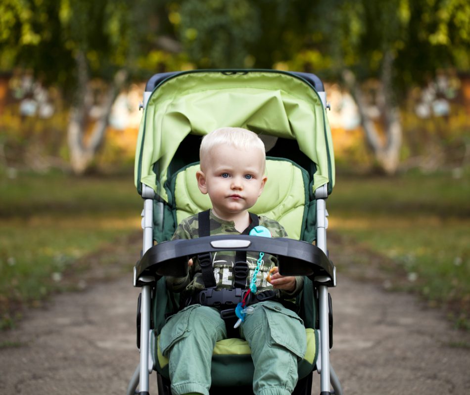 a-che-eta-i-bambini-italiani-abbandonano-il-passeggino