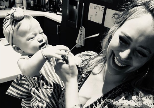 hilary-duff-scandalizza-le-mamme-con-una-foto-di-sua-figlia