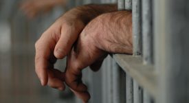 genitori-in-carcere-sono-70-000-i-bambini-che-vanno-a-trovarli
