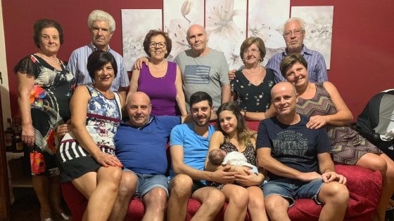 la-storia-di-nicolo-il-bambino-con-13-nonni