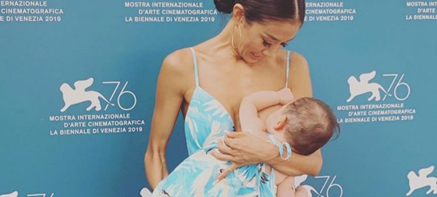 festival-del-cinema-di-venezia-lattrice-sachiko-fukumoto-allatta-sul-red-carpet