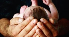 testa-del-neonato-dopo-il-parto-foto