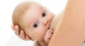 il-neonato-vuole-solo-un-seno-cosa-fare