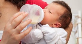 5-cose-da-non-dire-a-mamme-che-non-allattano-al-seno