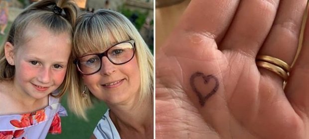 ansia-da-seprazione-un-cuore-sulla-mano-per-portare-in-classe-lamore-di-mamma