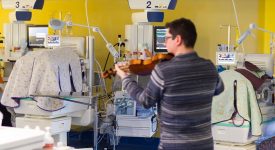 ninna-nanna-al-violino-per-i-bimbi-prematuri