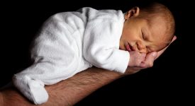 la-peluria-nei-neonati-deve-preoccupare-i-genitori?