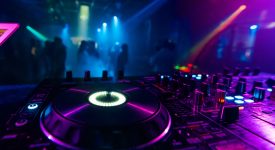 nasce-sulla-pista-da-ballo:-il-bimbo-avra-accesso-gratis-alla-discoteca-a-vita