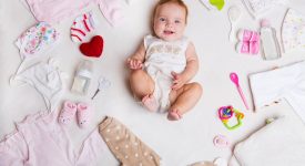 la-famiglia-e-in-difficolta-economiche,-l'intero-comune-adotta-una-neonata