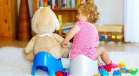 se-il-bambino-trattiene-la-pipi-istruzioni-per-gestire-la-situazione